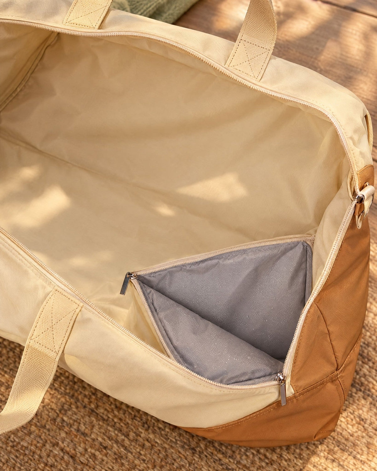 Inside the Costera: the wet/dry pocket