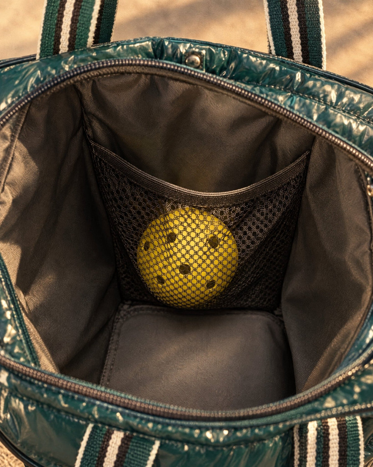 Inside the Roqueta: a mesh pocket on the inner wall